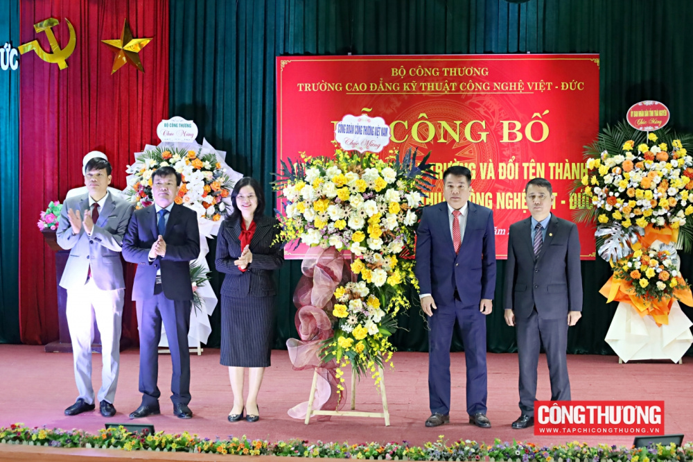 Media\2_TH1029\FolderFunc\202603\Images/le-cong-bo-quyet-dinh-sap-nhap-va-doi-ten-thanh-truong-cao-dang-ky-thuat-cong-nghe-viet-duc-694dfe5488363-20260318084621-e.jpg